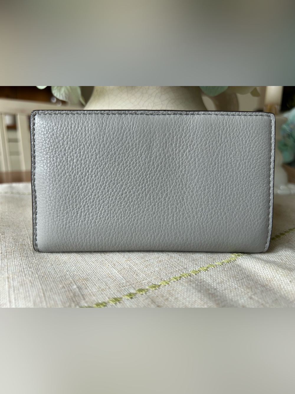 kate ♠️ spade Leila slim bifold wallet in Light Gray - Picture 2 of 5